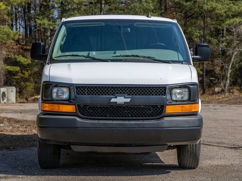 Used 2016 Chevrolet Express 3500 Extended image 2