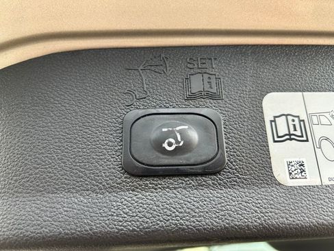 Used 2017 Ford Escape Titanium image 27