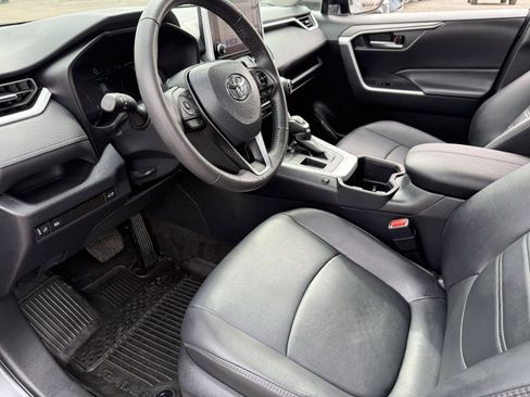 Used 2023 Toyota RAV4 XLE Premium image 19
