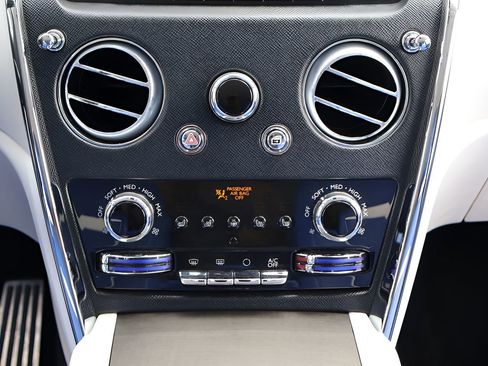 Certified 2023 Rolls-Royce Cullinan AWD/4WD image 21