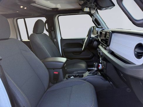 Certified 2025 Jeep Wrangler Willys image 18