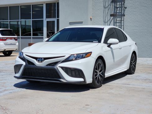 Used 2023 Toyota Camry SE FWD image 4