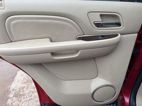 Used 2012 Cadillac Escalade Premium image 24