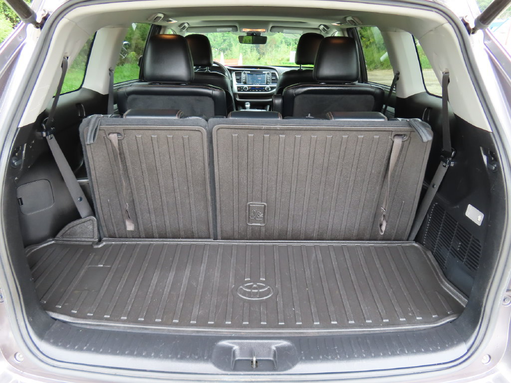 Used 2017 Toyota Highlander XLE AWD/4WD image 19
