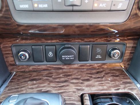 Used 2017 Nissan Armada Platinum w/ Captain Seat Package RWD image 34