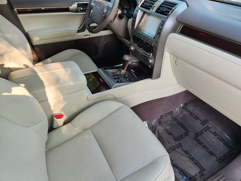 Used 2019 Lexus GX 460 Luxury AWD/4WD image 16