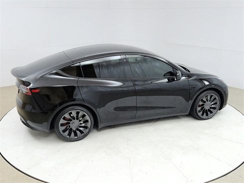 Used 2023 Tesla Model Y Performance image 19