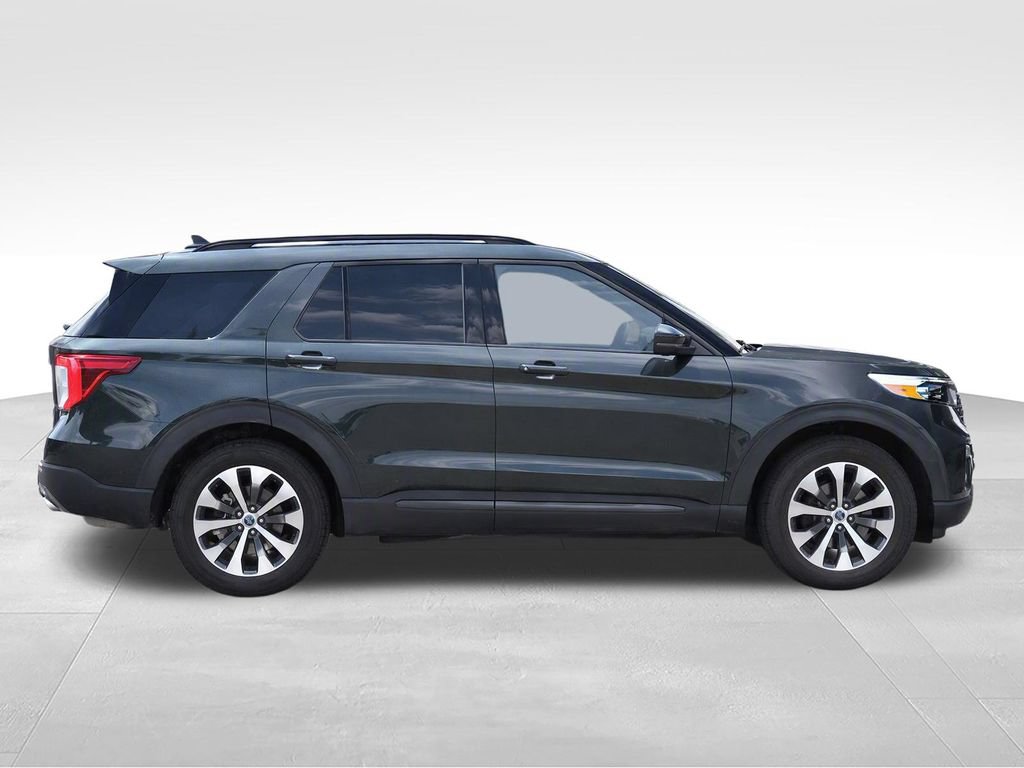 Used 2022 Ford Explorer XLT w/ Equipment Group 202A AWD/4WD image 10