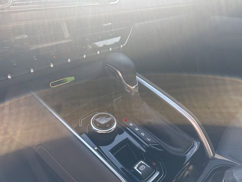 Used 2024 Chevrolet Colorado ZR2 w/ ZR2 Convenience Package III image 16