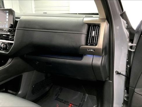 Used 2024 Nissan Pathfinder Platinum w/ Lighting Package (N93) AWD/4WD image 19