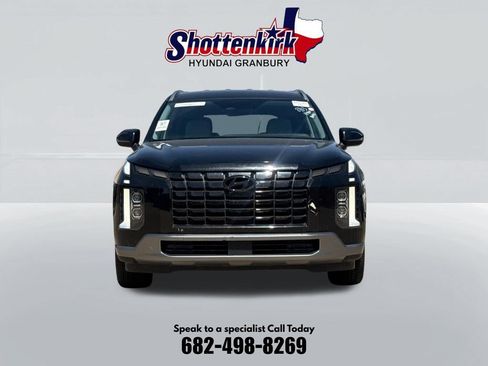Used 2025 Hyundai Palisade SEL FWD image 2