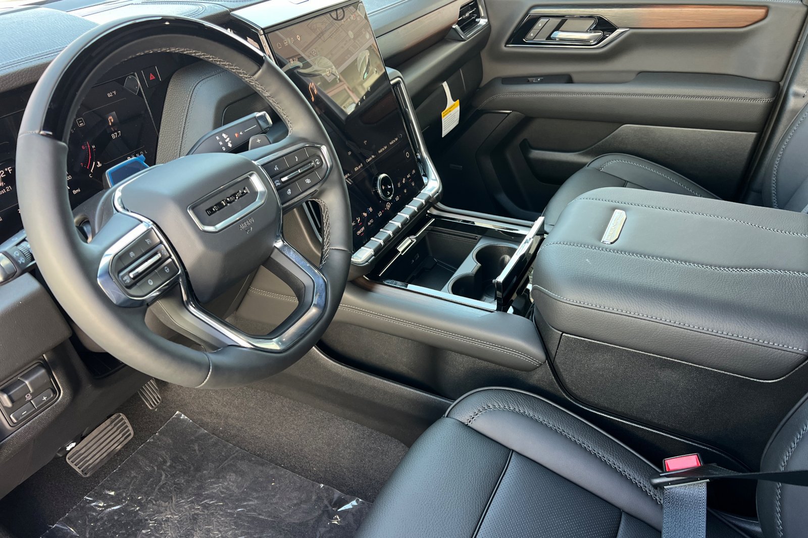 New 2026 GMC Yukon Denali w/ Advanced Technology Package AWD/4WD image 8