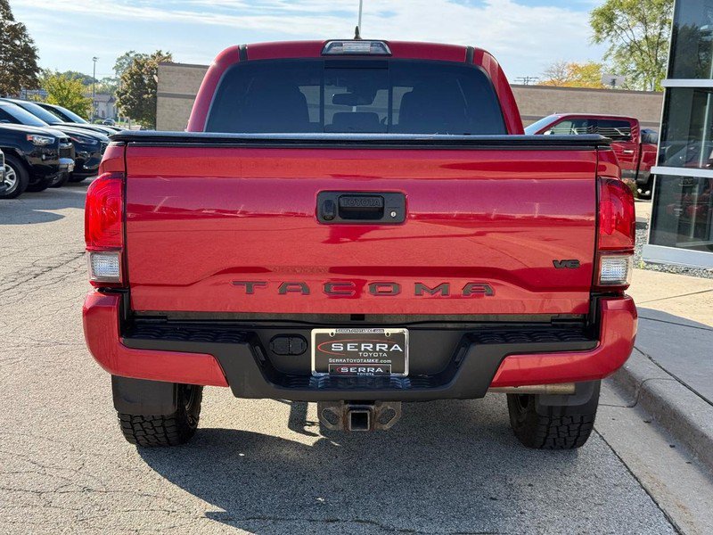 Used 2018 Toyota Tacoma TRD Sport AWD/4WD image 4