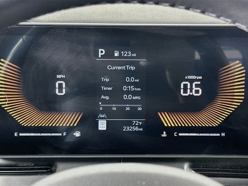 Used 2025 Kia Carnival FWD image 19