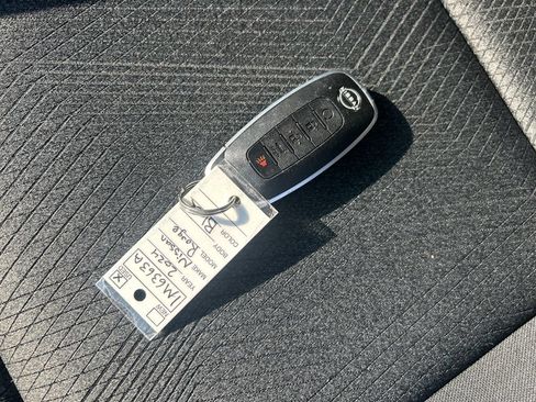 Used 2024 Nissan Rogue SV AWD/4WD image 32
