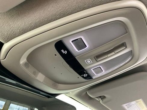 Certified 2024 Volvo XC40 B5 Plus w/ Climate Package image 22