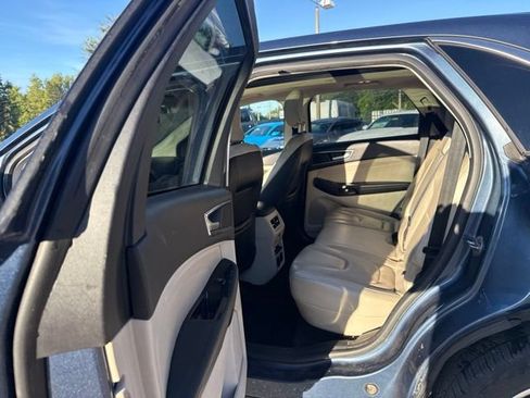 Used 2018 Ford Edge Titanium w/ Equipment Group 301A FWD image 15