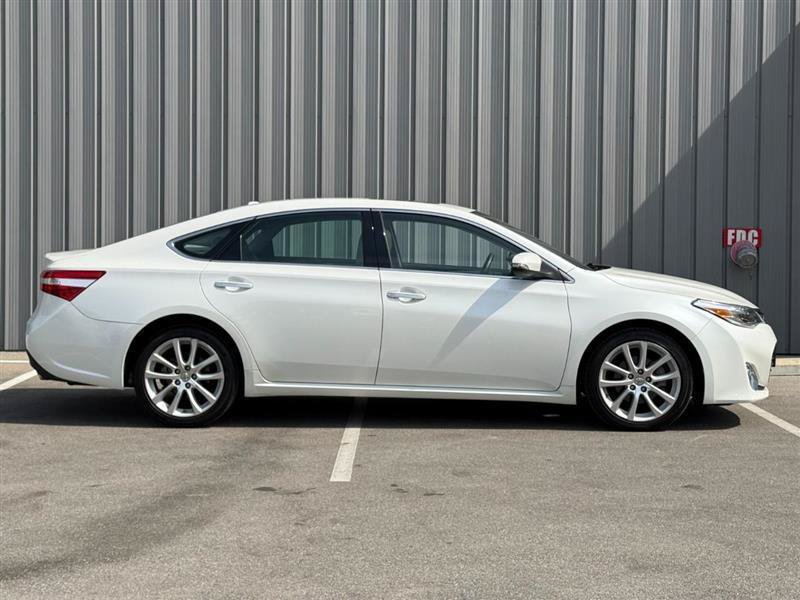 Used 2013 Toyota Avalon XLE Touring FWD image 4