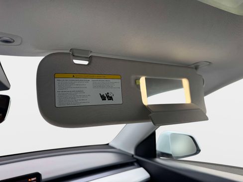 Used 2022 Tesla Model Y Long Range image 32