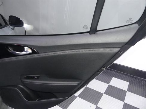 Used 2018 Kia Stinger image 25