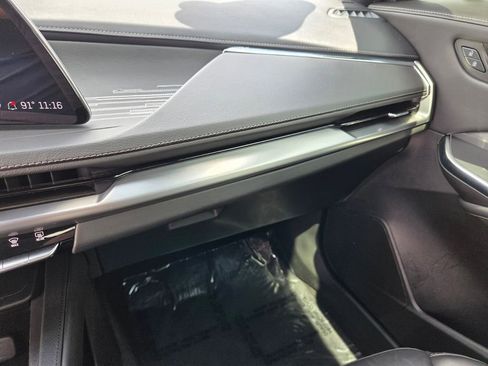 Used 2025 Cadillac XT4 Premium Luxury FWD image 28