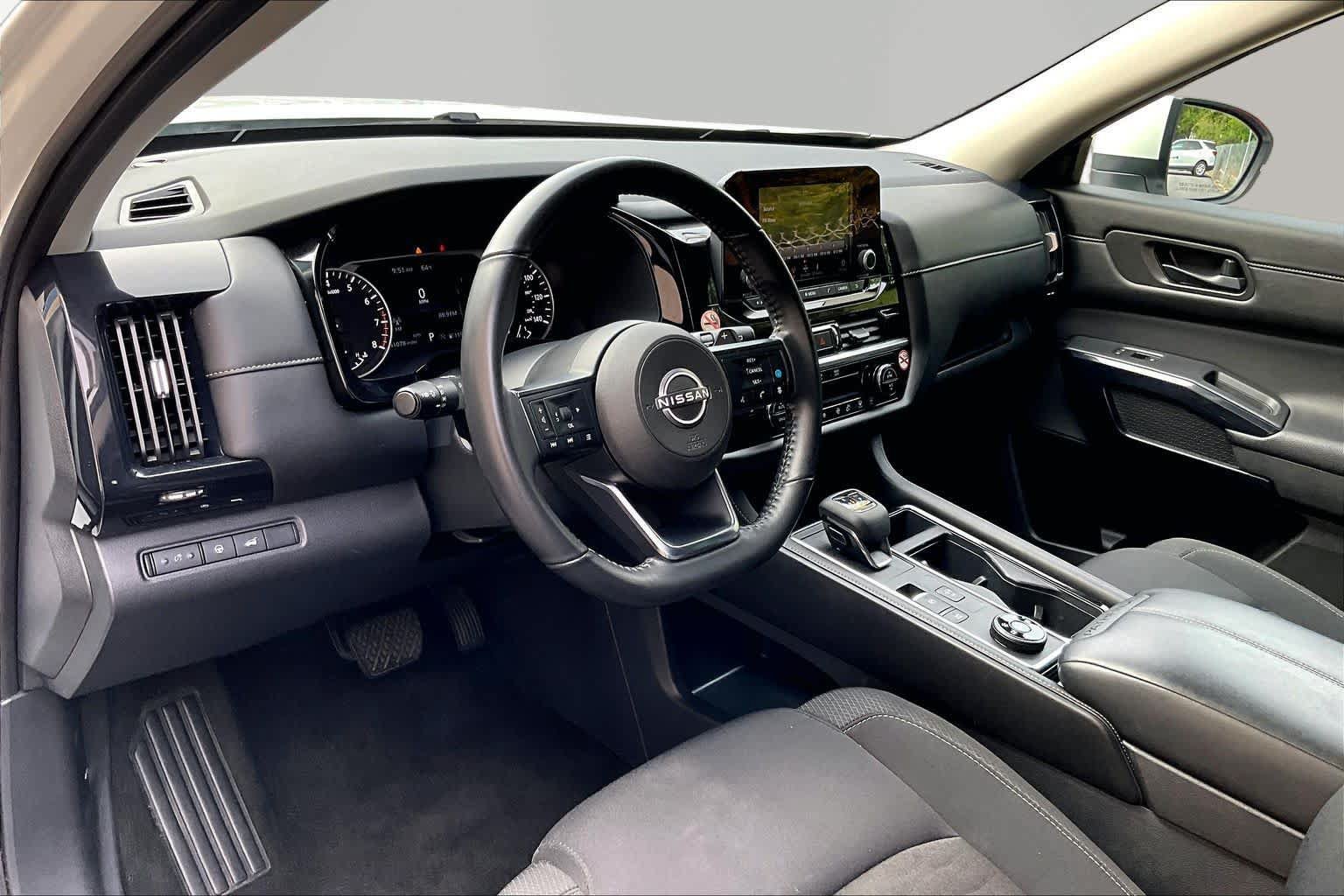 Used 2025 Nissan Pathfinder SV AWD/4WD image 18