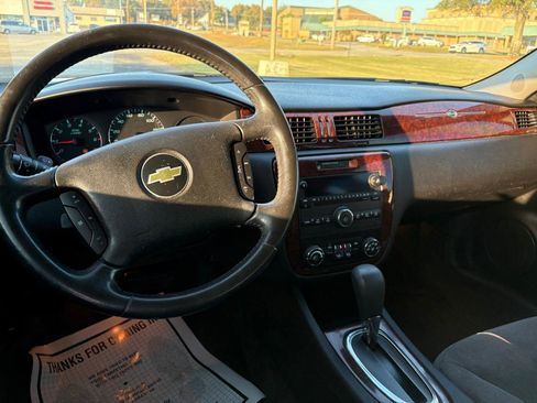 Used 2011 Chevrolet Impala LT FWD image 9