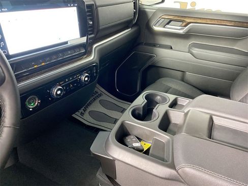 Used 2023 GMC Sierra 1500 SLE image 20