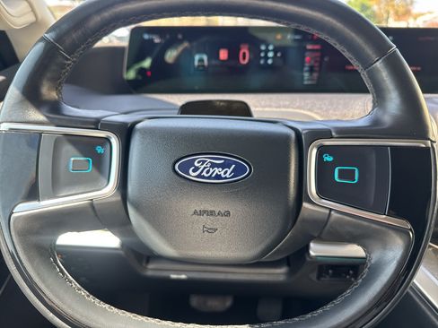 Used 2025 Ford Expedition Platinum AWD/4WD image 12