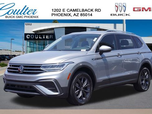 Used 2022 Volkswagen Tiguan SE FWD image 1