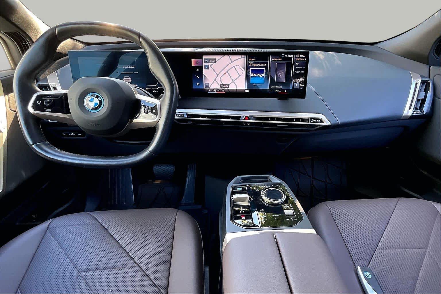 Used 2023 BMW iX xDrive50 w/ Sport Package AWD/4WD image 15