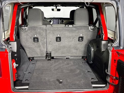 Used 2022 Jeep Wrangler Unlimited Sahara w/ Cold Weather Group image 21