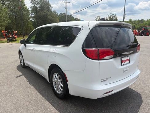 Used 2022 Chrysler Voyager LX FWD image 13