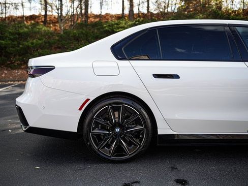 Used 2024 BMW i7 eDrive50 w/ M Sport Package image 11