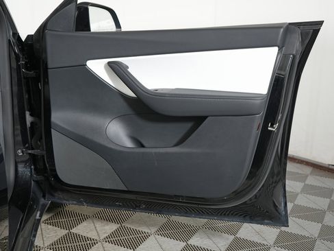 Used 2022 Tesla Model Y Performance image 31