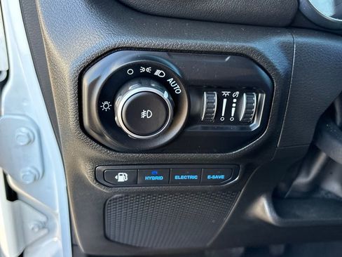 Used 2022 Jeep Wrangler Unlimited Sahara image 16