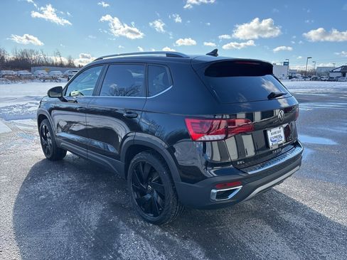 Used 2024 Volkswagen Taos SEL image 5