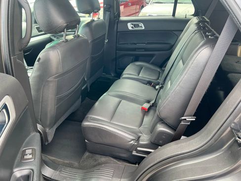 Used 2015 Ford Explorer XLT w/ Equipment Group 202B AWD/4WD image 15