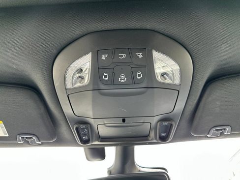 Used 2019 Chrysler Pacifica Touring-L FWD image 34