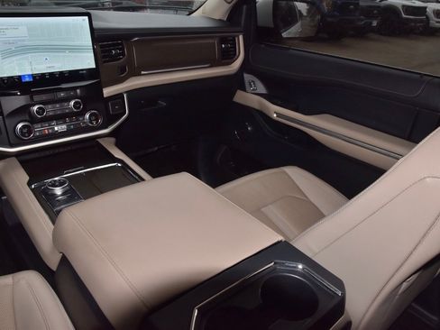 Used 2022 Ford Expedition Max Limited image 18