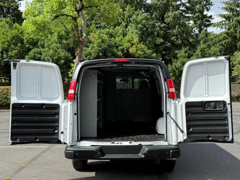 Used 2022 Chevrolet Express 2500 w/ Driver Convenience Package RWD image 25