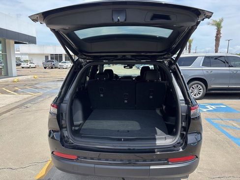 Used 2023 Jeep Grand Cherokee Altitude image 17