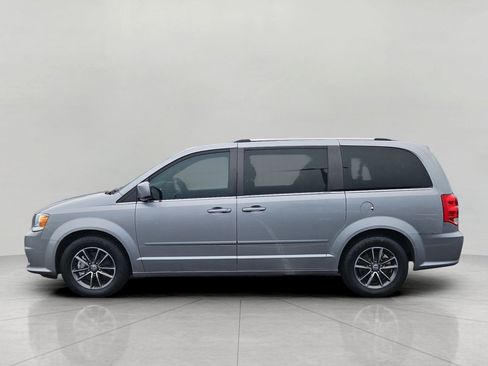 Used 2017 Dodge Grand Caravan SXT w/ Rear Park Assist Package FWD image 5