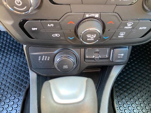 Used 2021 Jeep Renegade Latitude w/ Convenience Group image 27