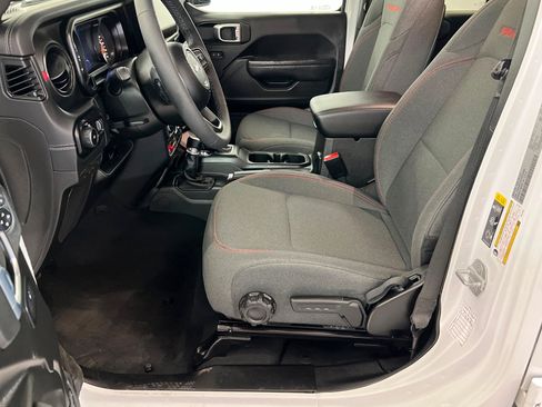 Used 2026 Jeep Wrangler Unlimited Rubicon AWD/4WD image 18