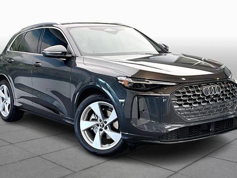 Certified 2025 Audi Q5 Prestige image 2