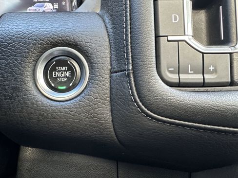 Used 2023 GMC Yukon Denali image 17