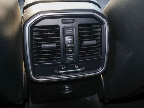 Used 2023 Porsche Macan S image 17