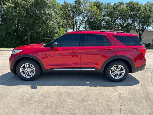 Used 2020 Ford Explorer XLT w/ Equipment Group 202A RWD image 2