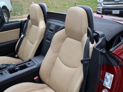 Used 2009 MAZDA MX-5 Miata Grand Touring RWD image 11